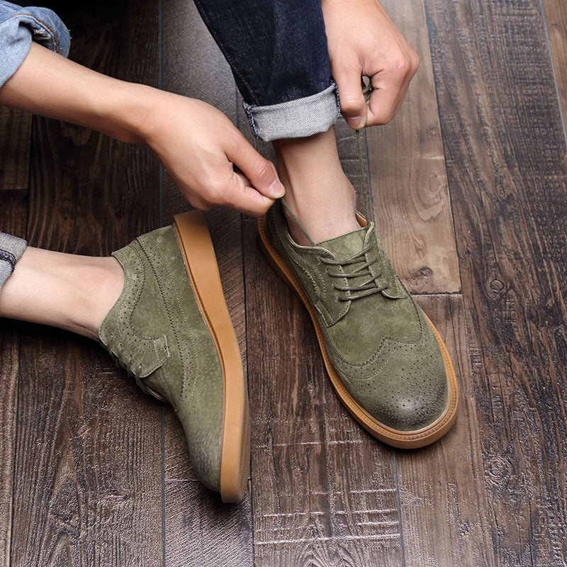 Casual shoes pig leather men's British trendy shoes | Brodtica.com - Brodtica Casual shoes pig leather men's British trendy shoes | Brodtica.com With regards to making premium shoes, the decision of leather assumes a significant part. Pig leather, albeit less normally known contrasted with its ox-like partner, stands apart in light of multiple factors. Its extraordinary non-abrasiveness, adaptability, and strength are unmatched. This makes it a valued material for making British trendy shoes.
