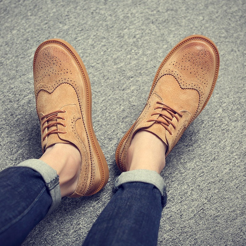 Casual shoes pig leather men's British trendy shoes | Brodtica.com - Brodtica Casual shoes pig leather men's British trendy shoes | Brodtica.com With regards to making premium shoes, the decision of leather assumes a significant part. Pig leather, albeit less normally known contrasted with its ox-like partner, stands apart in light of multiple factors. Its extraordinary non-abrasiveness, adaptability, and strength are unmatched. This makes it a valued material for making British trendy shoes.