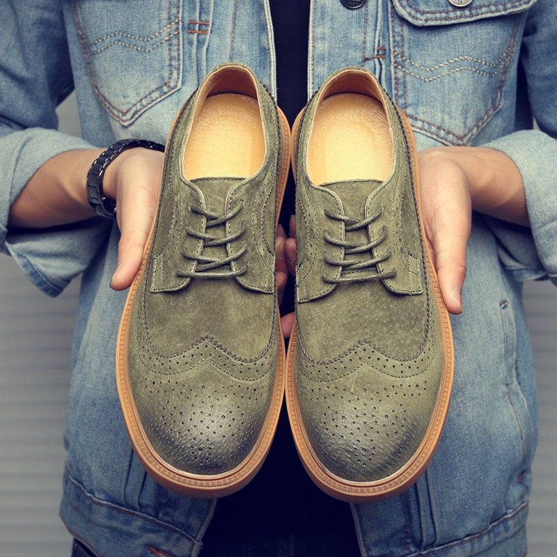 Casual shoes pig leather men's British trendy shoes | Brodtica.com - Brodtica Casual shoes pig leather men's British trendy shoes | Brodtica.com With regards to making premium shoes, the decision of leather assumes a significant part. Pig leather, albeit less normally known contrasted with its ox-like partner, stands apart in light of multiple factors. Its extraordinary non-abrasiveness, adaptability, and strength are unmatched. This makes it a valued material for making British trendy shoes.