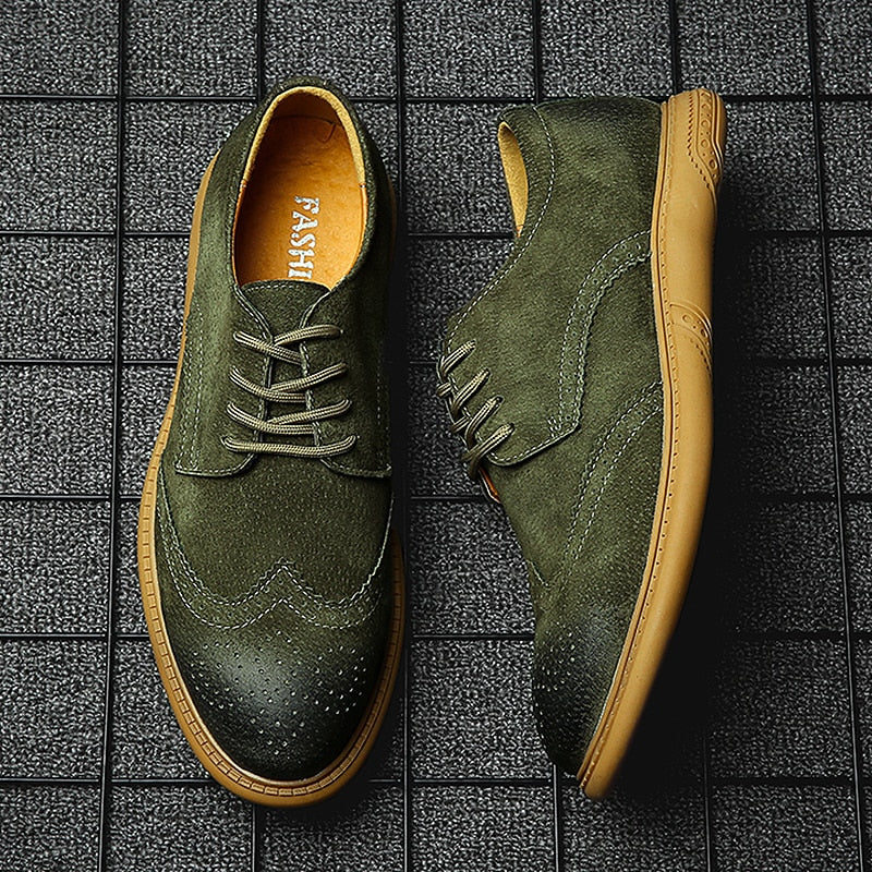 Casual shoes pig leather men's British trendy shoes | Brodtica.com - Brodtica Casual shoes pig leather men's British trendy shoes | Brodtica.com With regards to making premium shoes, the decision of leather assumes a significant part. Pig leather, albeit less normally known contrasted with its ox-like partner, stands apart in light of multiple factors. Its extraordinary non-abrasiveness, adaptability, and strength are unmatched. This makes it a valued material for making British trendy shoes.